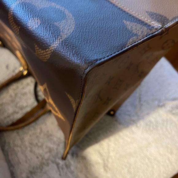 Authentic Louis Vuitton OnTheGo Reverse Canvas
Monogram GM - Picture 17 of 17